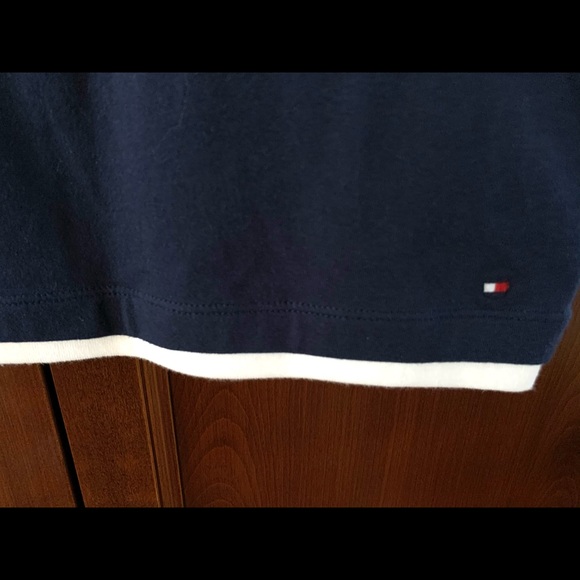 Tommy Hilfiger navy blue & white cotton t-shirt top logo on its front Girls M - Picture 6 of 10